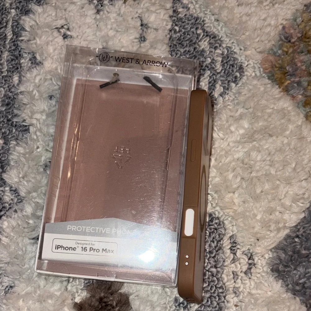 West & Arrow Tan/Gold iPhone 16 Pro Max Protective Case